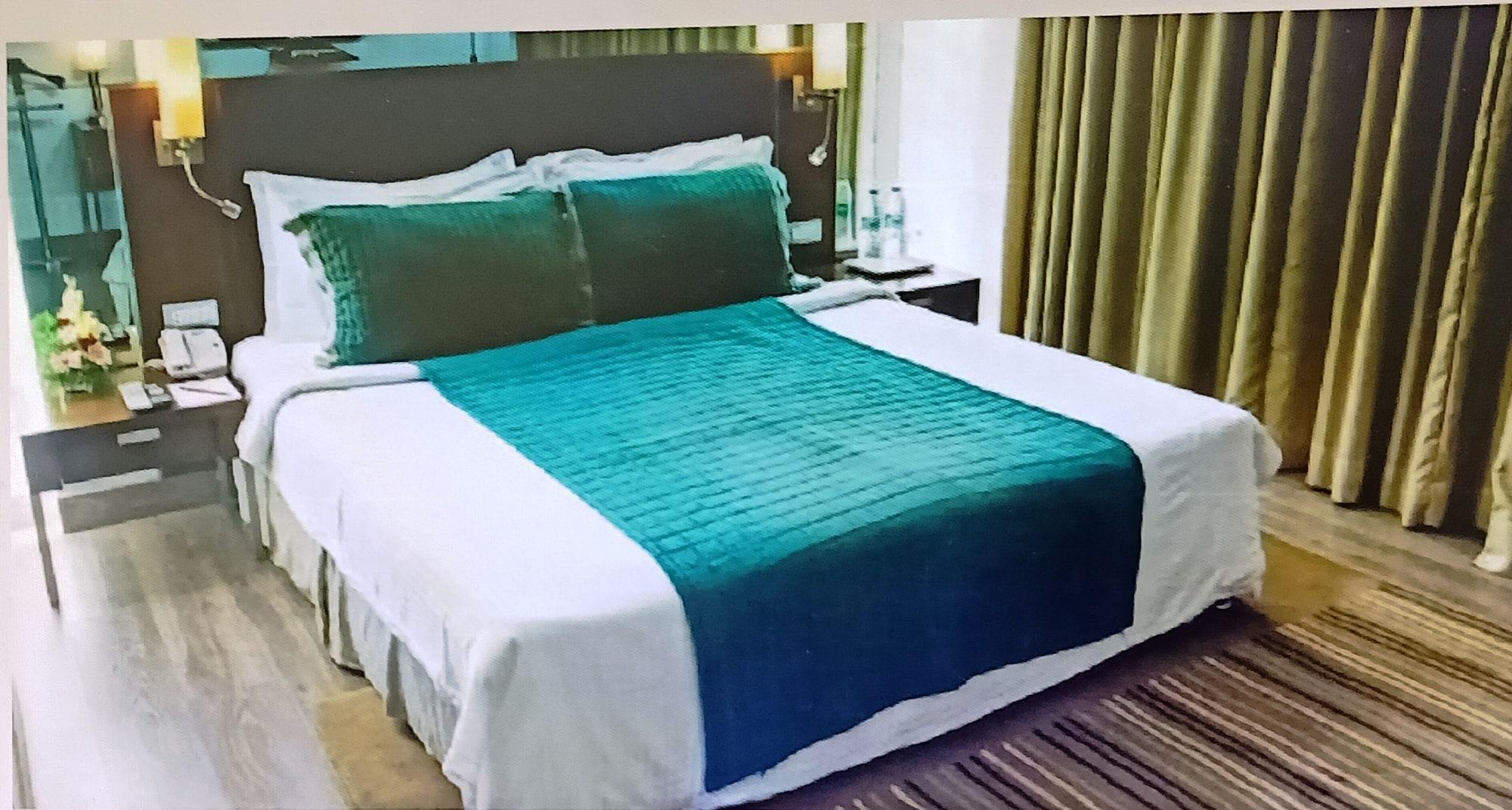 St Laurn Koregaon Park Pune Exteriör bild