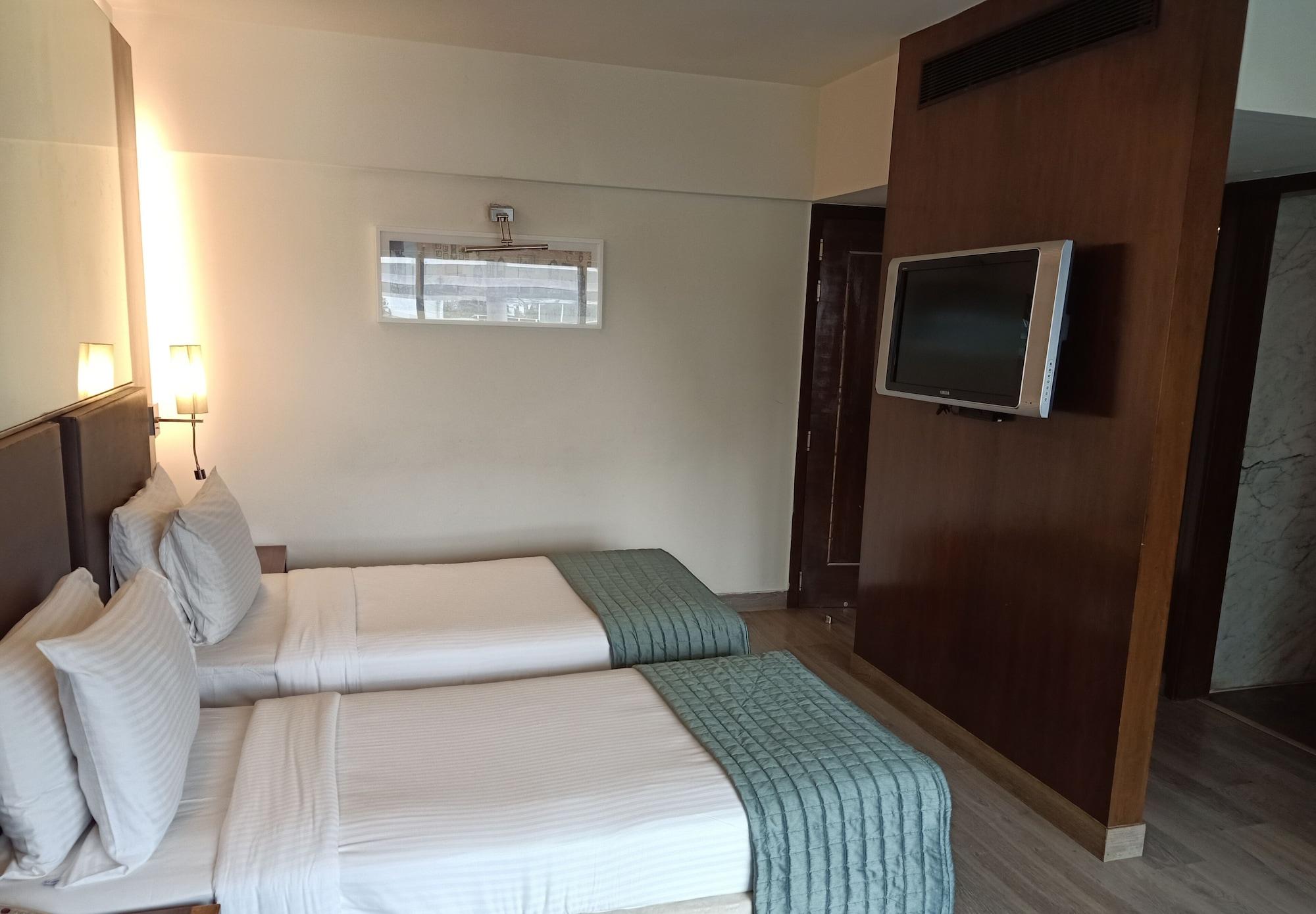 St Laurn Koregaon Park Pune Exteriör bild