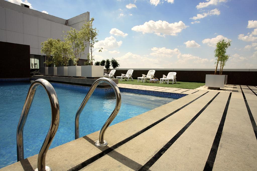St Laurn Koregaon Park Pune Exteriör bild